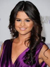 Selena Gomez's Big Wavy Wig